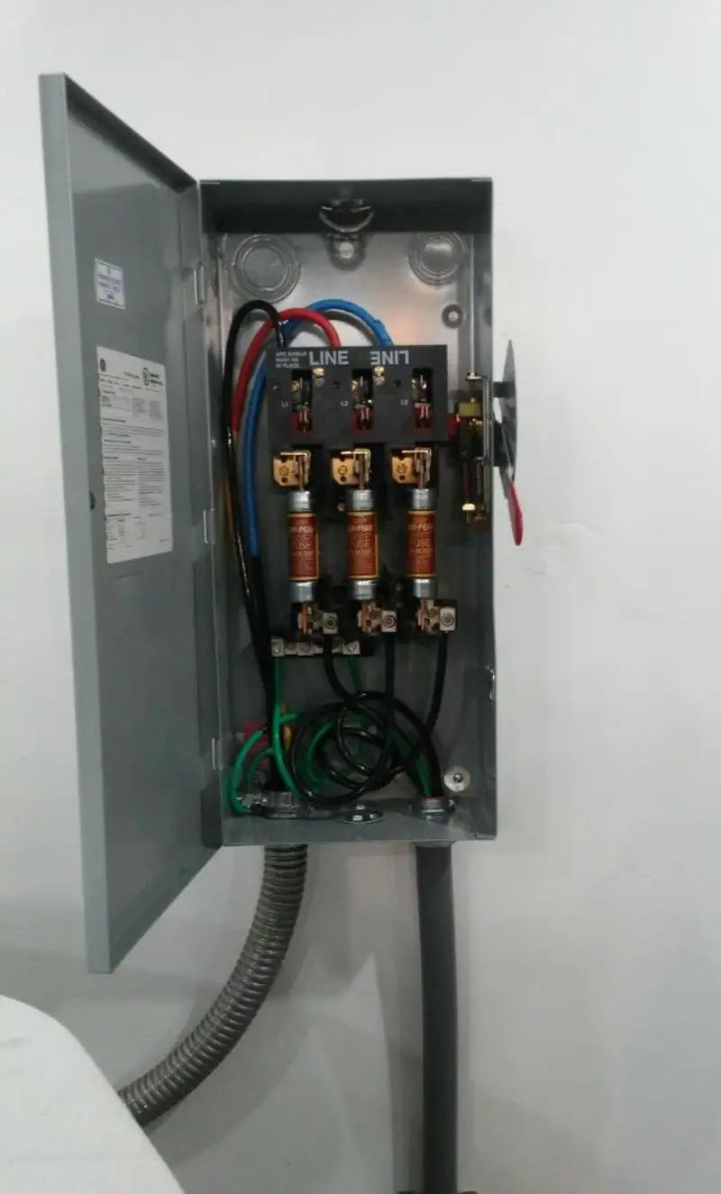 Three-phase disconnect switch installed for Smoke Detector Installation in Hebron